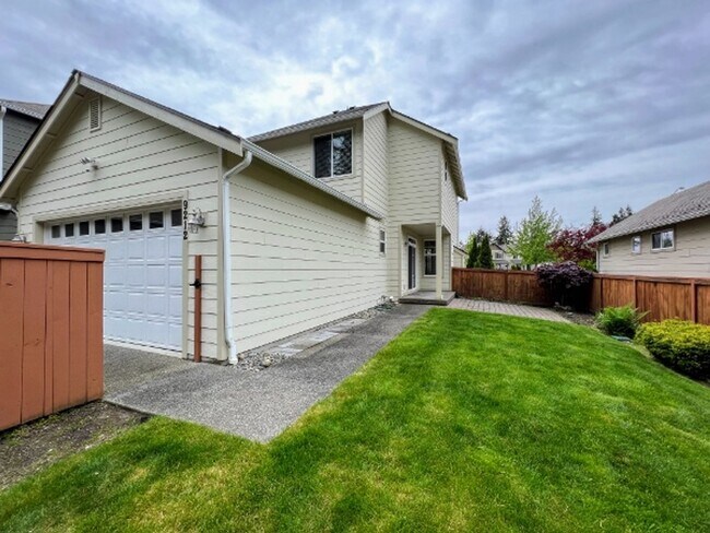 Foto del edificio - Pet Friendly 3 Bedroom in Campus Glen Neighborhood