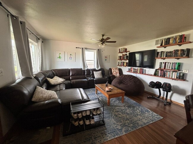 Foto del edificio - 4 BED | 1 BATH | SINGLE-FAMILY | NORTH | F...