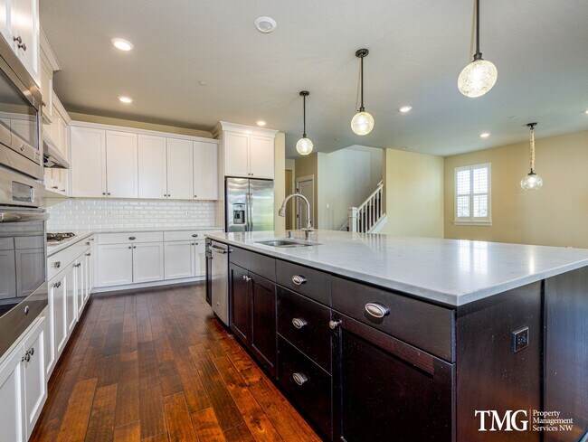 Foto del edificio - Stunning 5BD Home in Desirable Camas Commu...