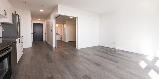 Building Photo - 388 King St E