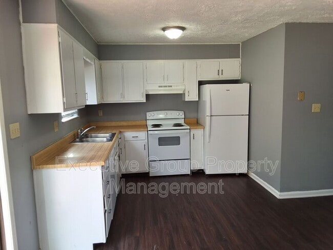 Building Photo - 1221 Clear Ridge Ln