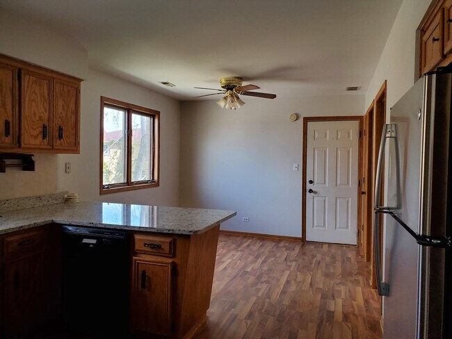 Foto del edificio - 8841 Chester Ave