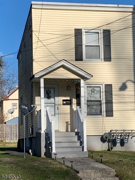 Primary Photo - 256 62 Grove St