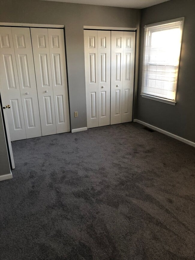 2 bedrrom + basement Townhouse with Waterv... - 2 bedrrom + basement Townhouse with Waterv...