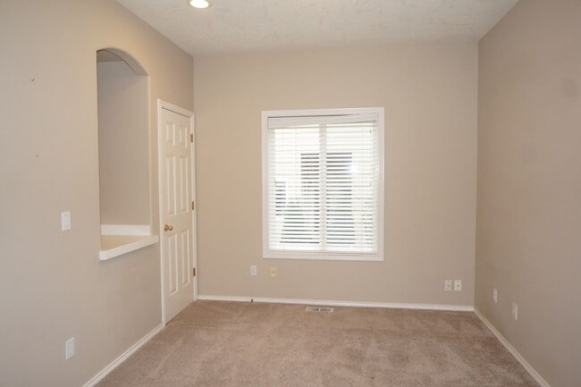 Building Photo - NW Portland Forest Heights Beauty. Flat backyard!