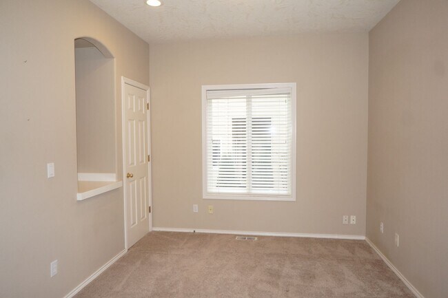 Foto del edificio - NW Portland Forest Heights Beauty. Flat backyard!