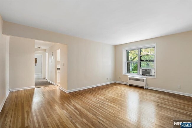 Foto del edificio - 2350 Linwood Ave
