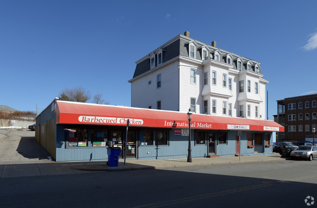 Building Photo - 1572-1586 Pleasant St