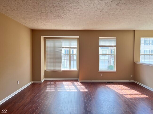 Foto del edificio - 3332 Decker Ridge Dr