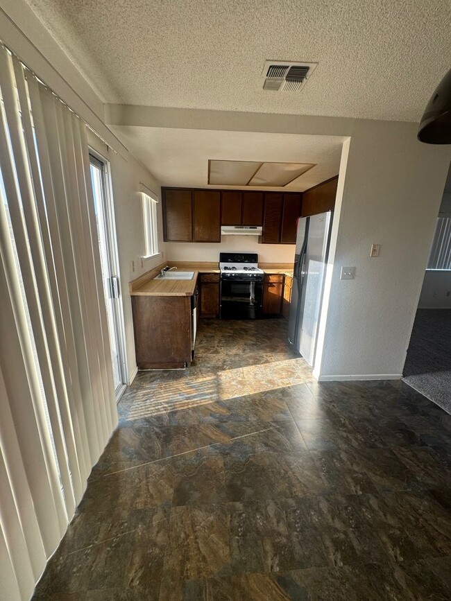 Building Photo - 6739