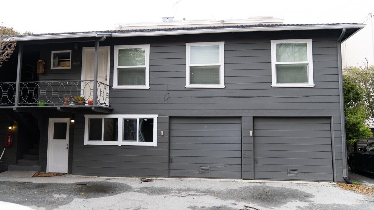 Primary Photo - 1122 Douglas Ave