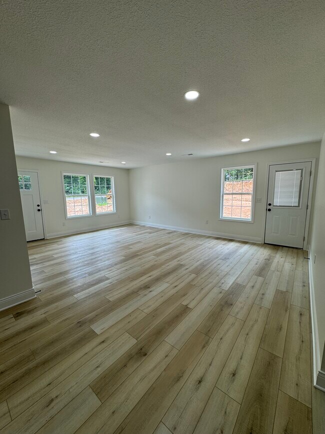 Foto del edificio - 857 Elmdale Rd