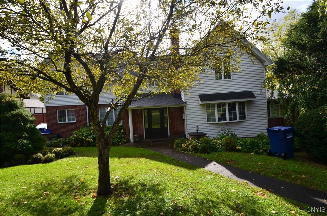 Primary Photo - 210 Lincoln Park Dr