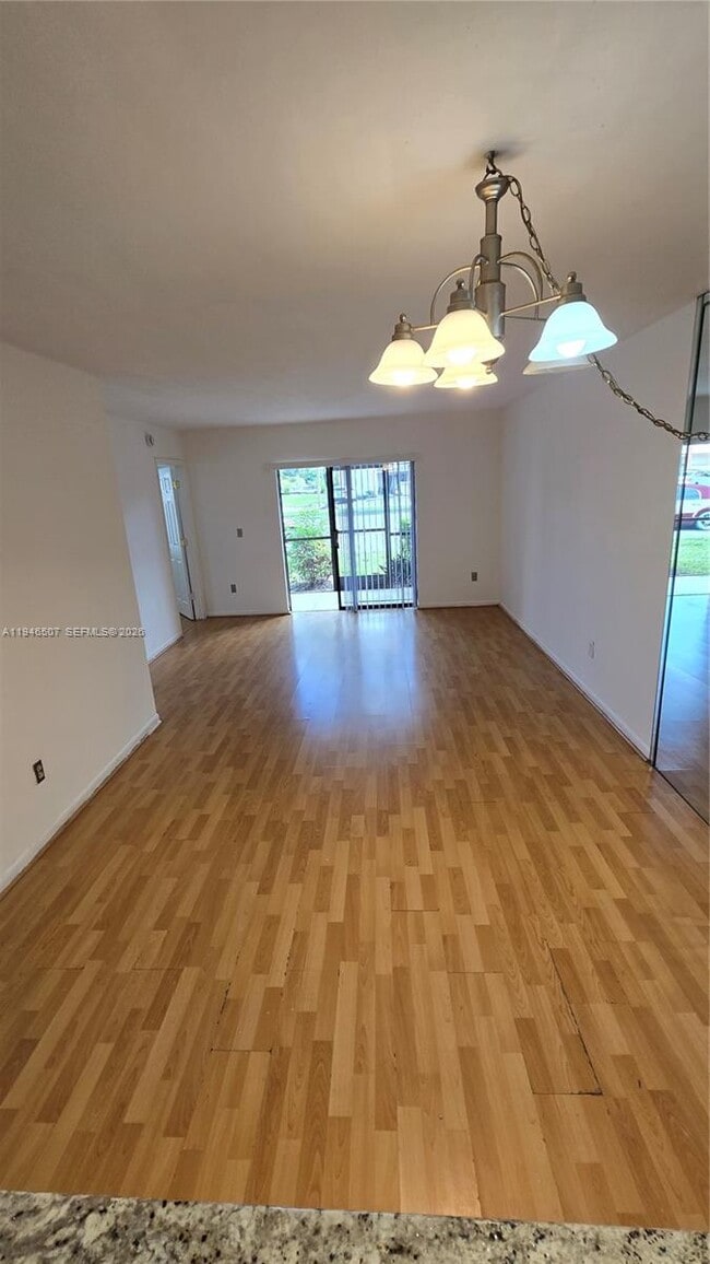 Foto del edificio - 871 NE 207th Ln