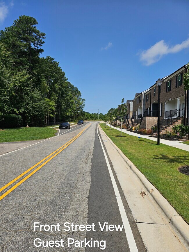 Foto del edificio - 589 Forestville Rd