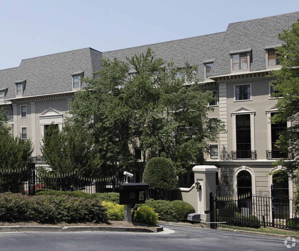 Le Chateau Apartments Atlanta, GA