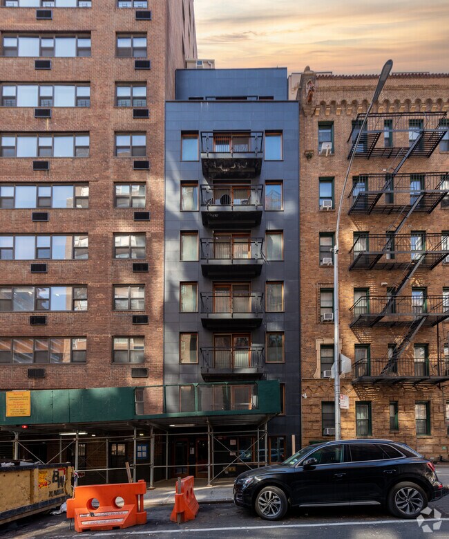 Building Photo - 234 E 70th St