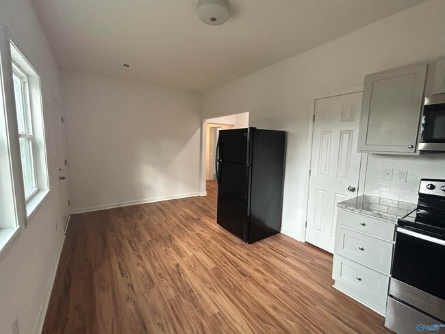 Foto del edificio - 614 Maple Rd