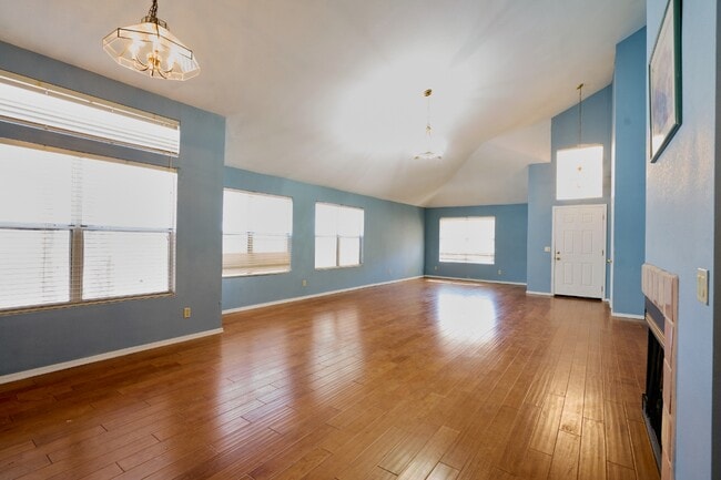 Building Photo - 1317 N Palmsprings Dr