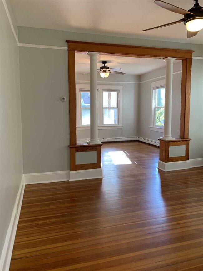 Building Photo - 68 Beacon St