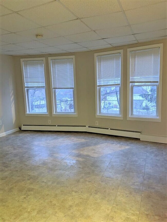 Building Photo - 43 White Ct