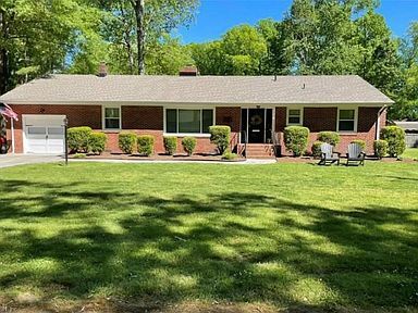Primary Photo - 221 Northview Dr