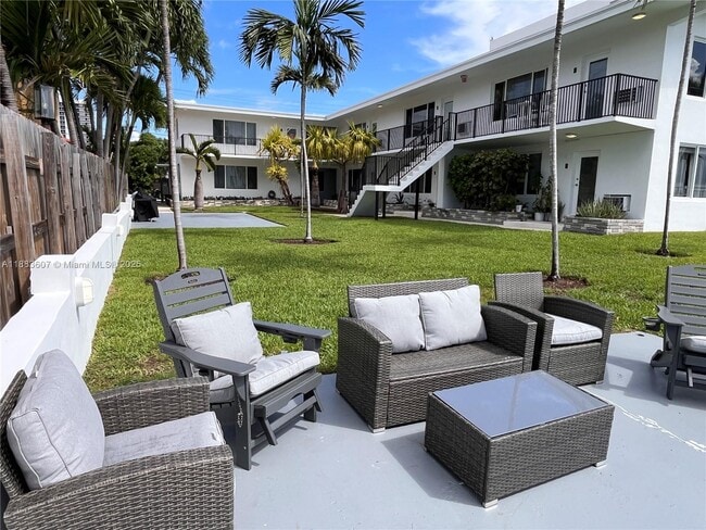 Building Photo - 1750 S Treasure Dr