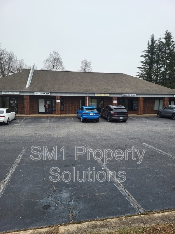 Foto del edificio - 702 W Main St