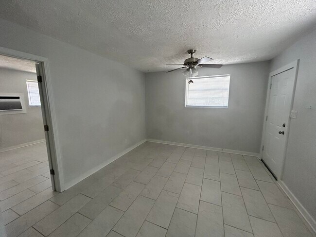 Foto del edificio - 1114 Cedar Ave S