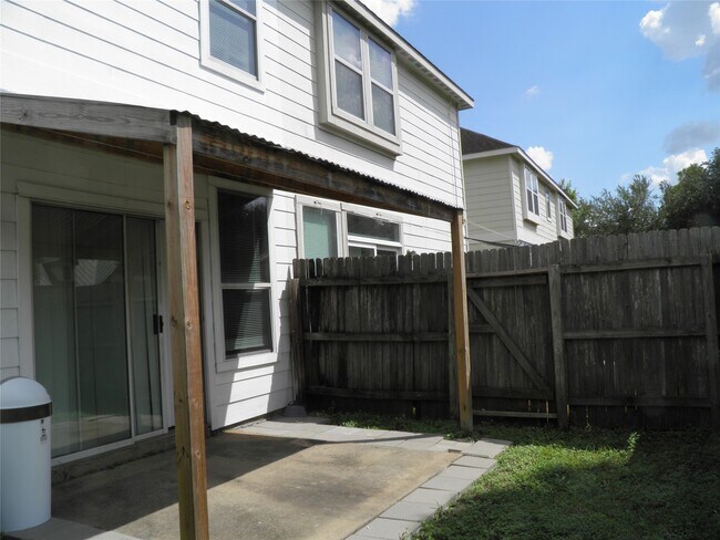 Foto del edificio - 8026 Fisher Glen Ln