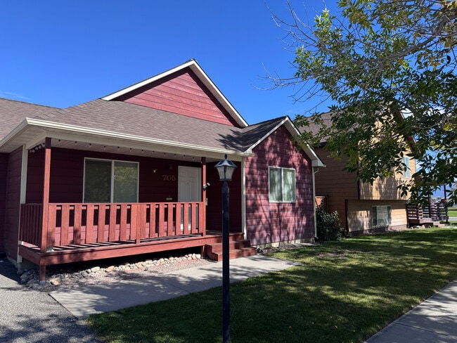 Foto del edificio - 705 Green Tree Dr