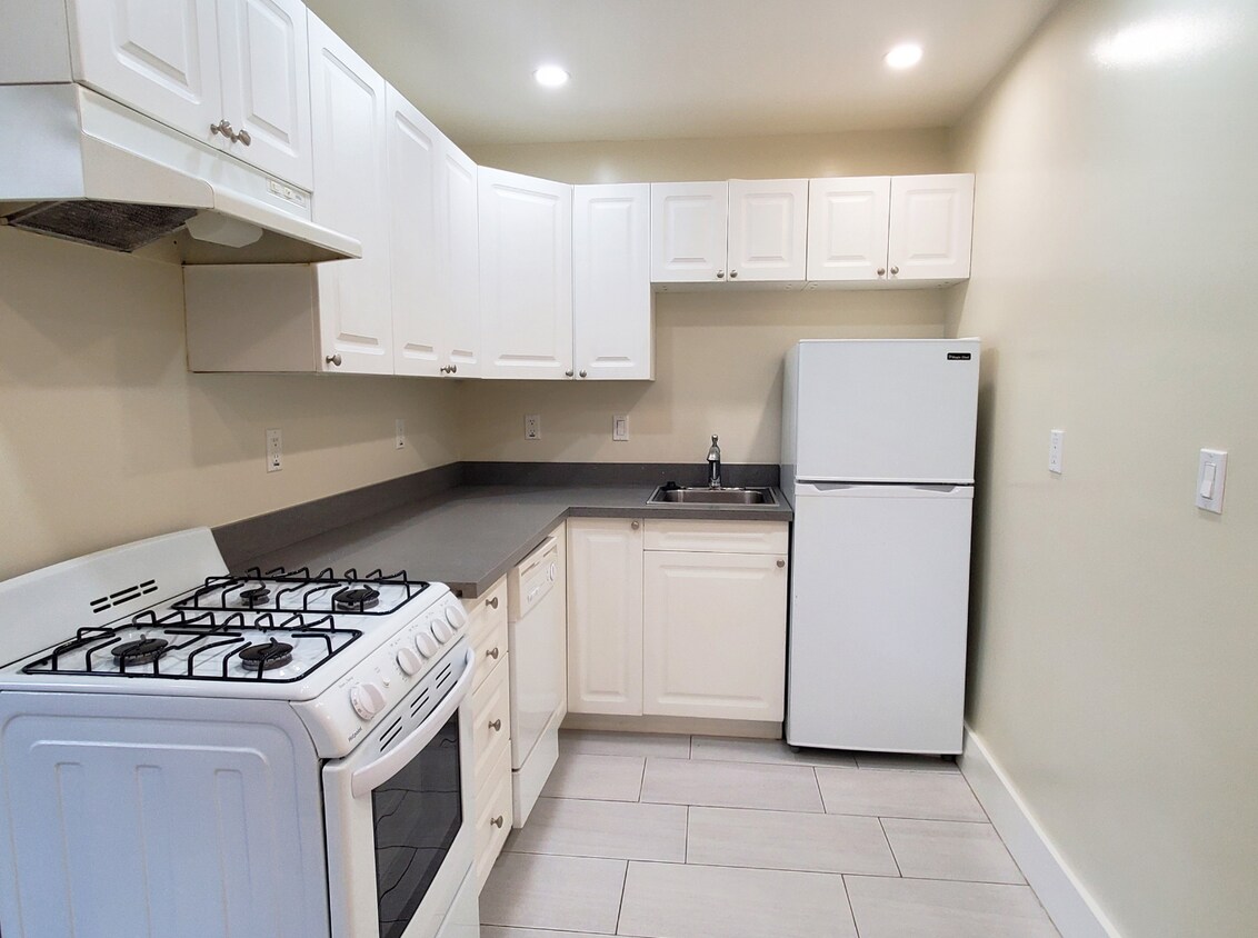 Primary Photo - 55 Brosnan St