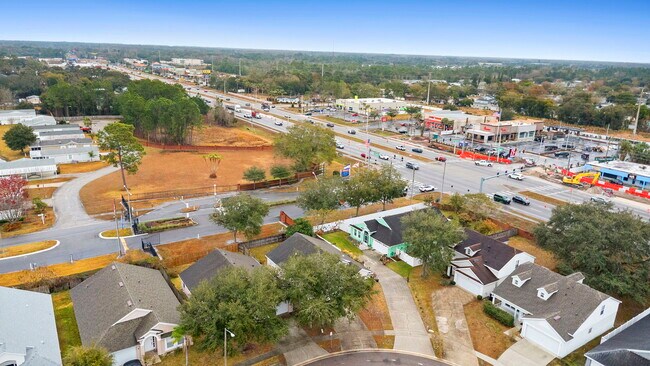 Foto del edificio - 1911 Colonial Woods Blvd