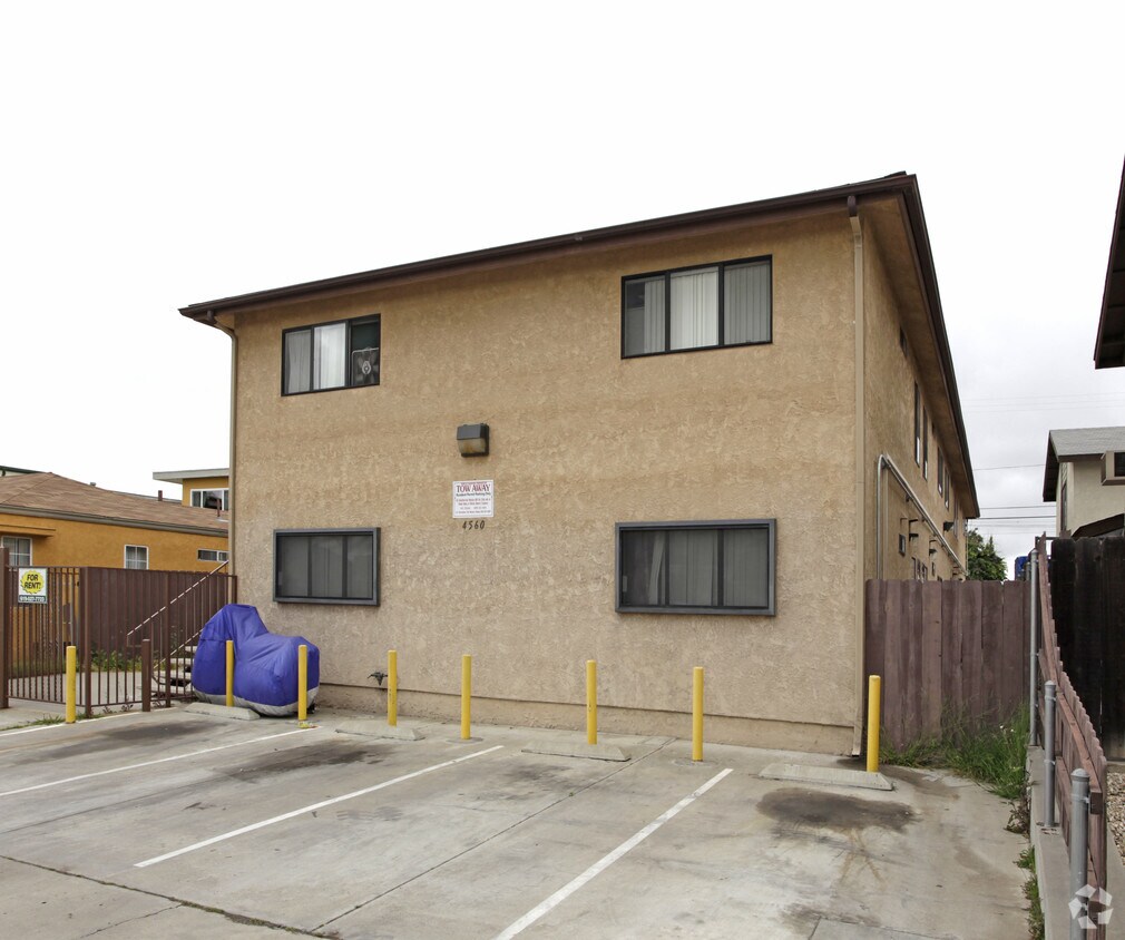 Building Photo - 4560 Altadena Ave
