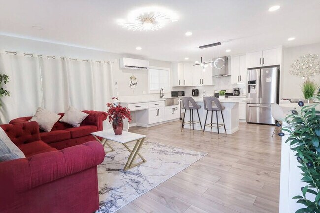 Foto del edificio - 1063-67 Gillespie Dr