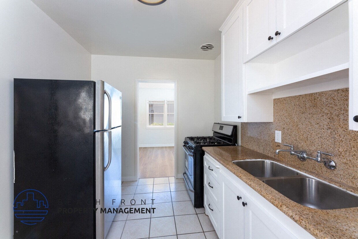 Foto principal - 1249 E. 3rd St.