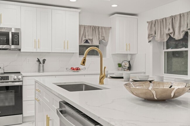 Foto del edificio - 45 Westledge Rd