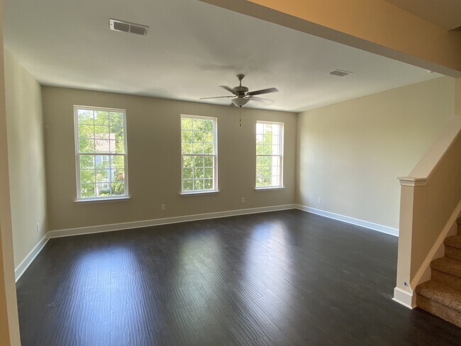 Foto del edificio - 1031 Avery Park Drive