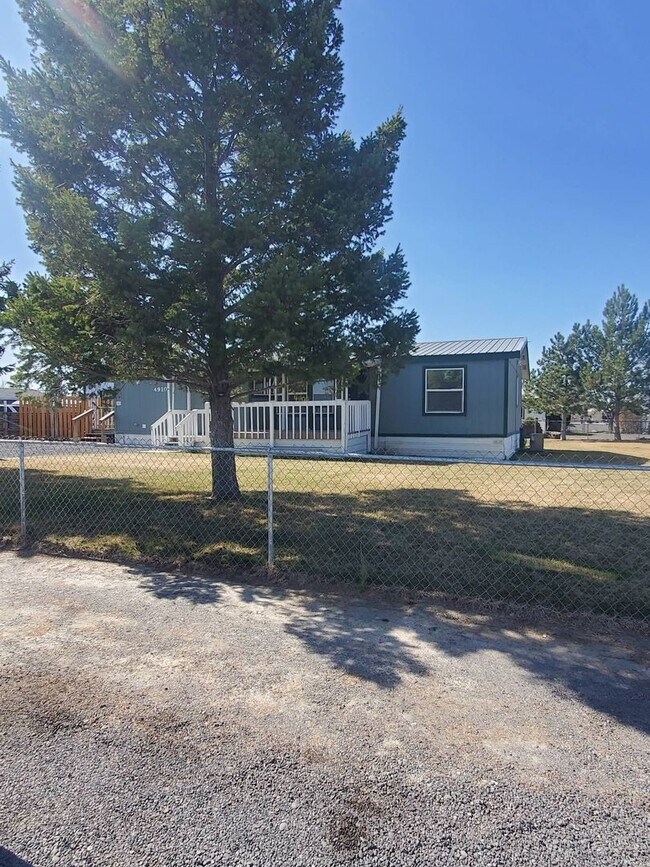 Building Photo - 3-Bedroom Home