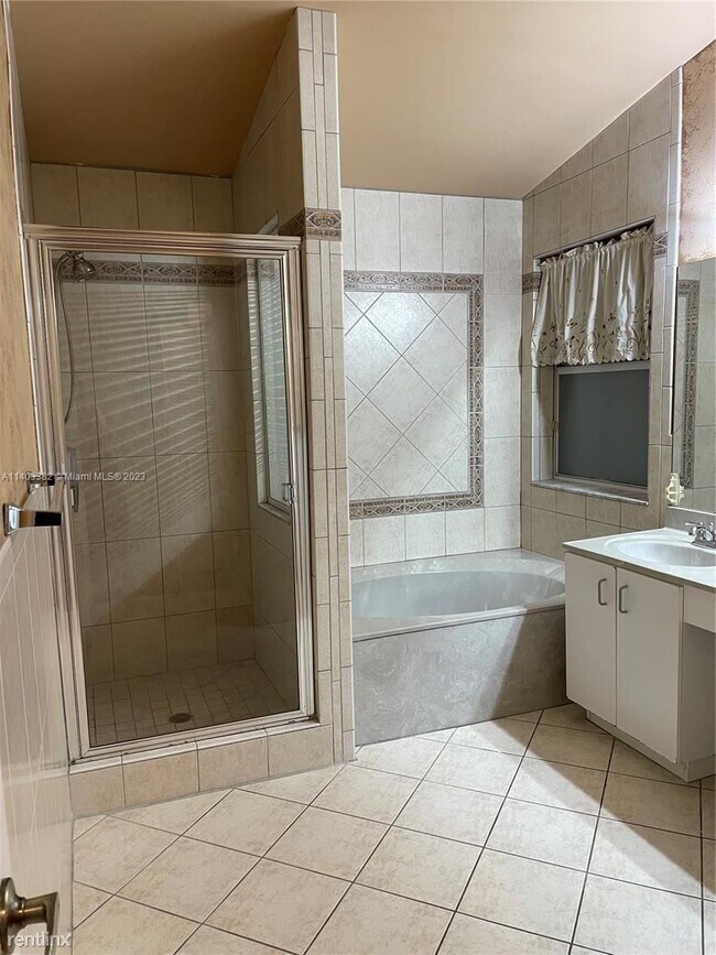 Building Photo - 3 br, 2.5 bath House - 4195 Tree Tops Rd