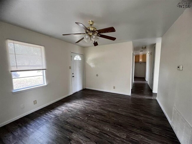 Foto del edificio - 1421 Tanbark Rd