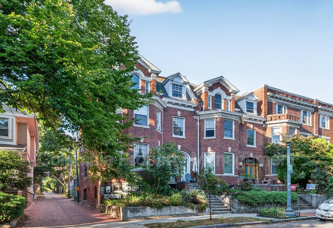 Foto del edificio - 1707 Kilbourne Pl NW