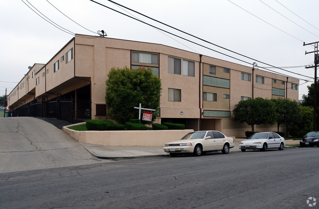 Primary Photo - 323 Warren Ln
