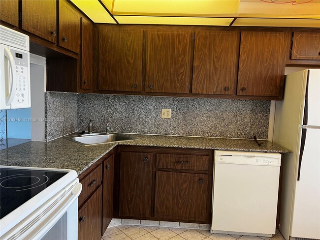 Building Photo - 5890 NW 64th Ave