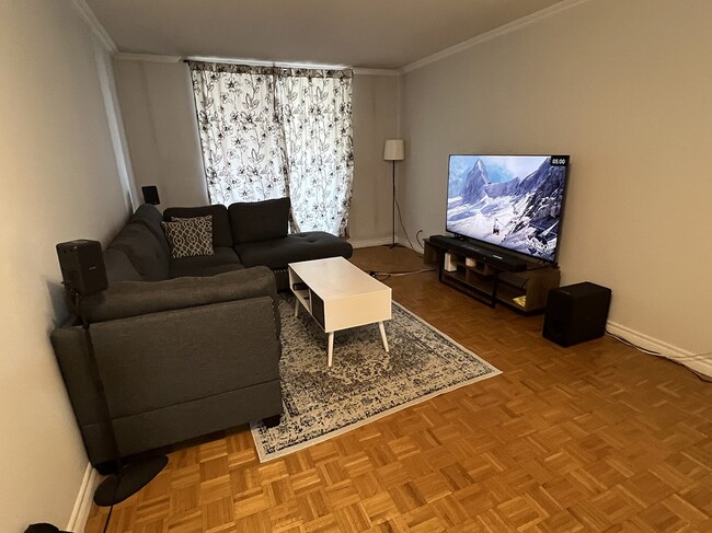 Living with tenant furniture (for sale) - 475 Laurier Av W