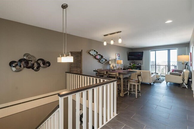 Building Photo - 1036 Lookout Dr