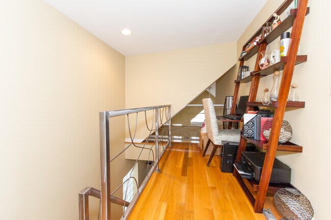 Foto del edificio - 928 N Wood St