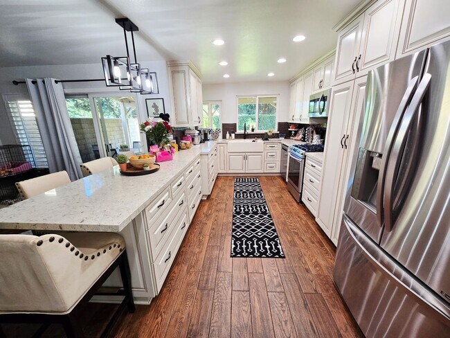 Foto del edificio - Moorpark College 3+3 single family home!