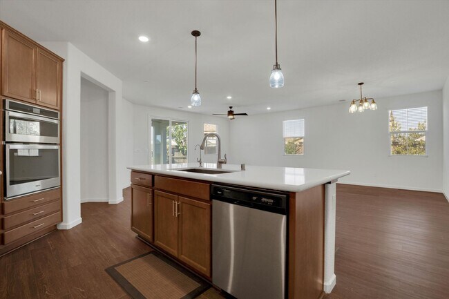 Foto del edificio - Beautiful 4 Bedroom 2 Bath in Patterson, C...