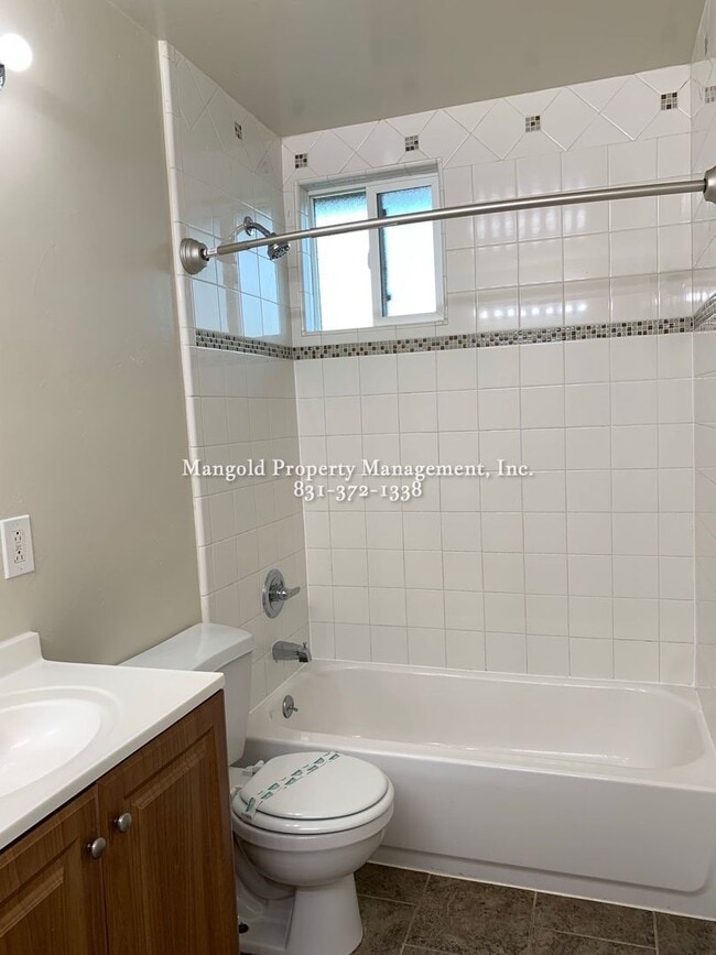Building Photo - Inviting 4 Bed/2 Bath Home with Spacious Backyard